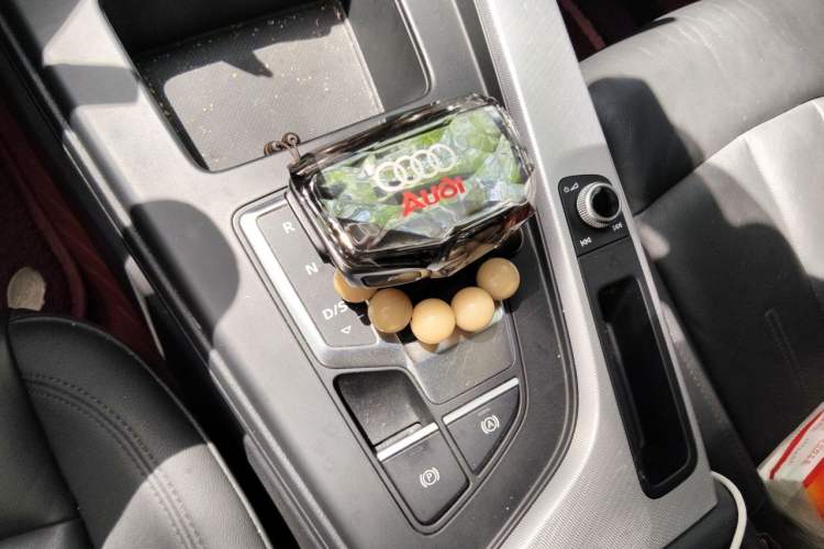 Used Audi A5 2021 Sportback 40 TFSI Stylish and Elegant Model Gear Lever