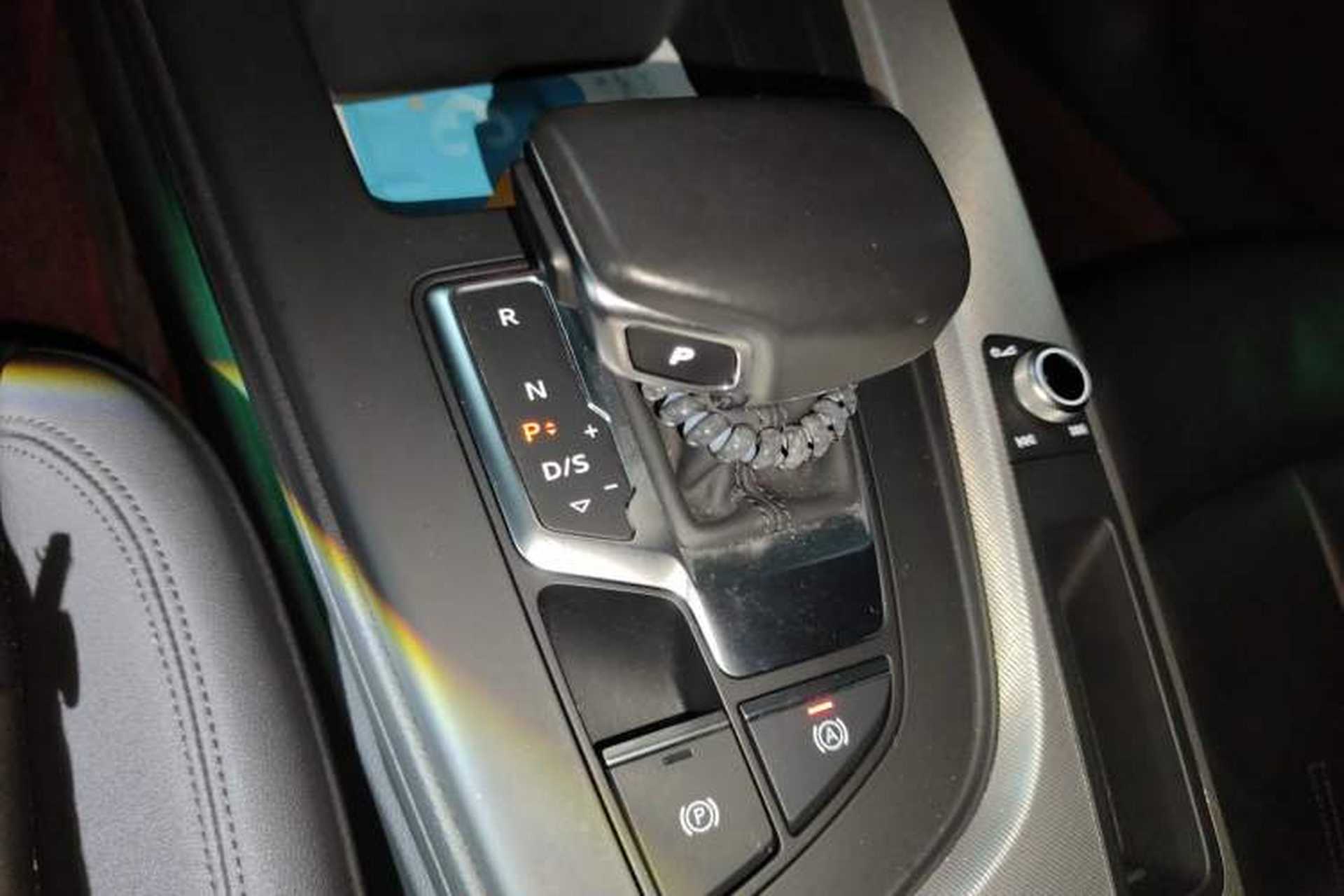 Used Audi A5 2021 Sportback 40 TFSI Stylish and Elegant Model Gear Lever