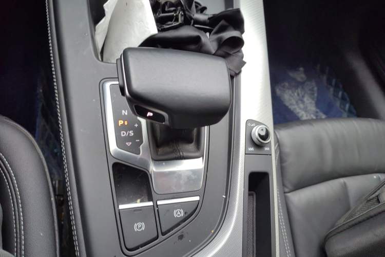 Used Audi A5 2021 Coupe 40 TFSI Fashionable and Dynamic Model Gear Lever