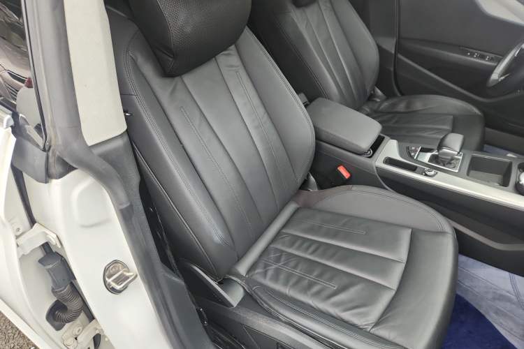 Used Audi A5 2021 Sportback 40 TFSI Stylish and Elegant Model Right Front Seat
