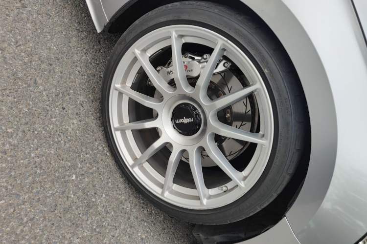 Used Audi A5 2021 Sportback 40 TFSI Stylish and Elegant Model Right Front Wheel Hub
