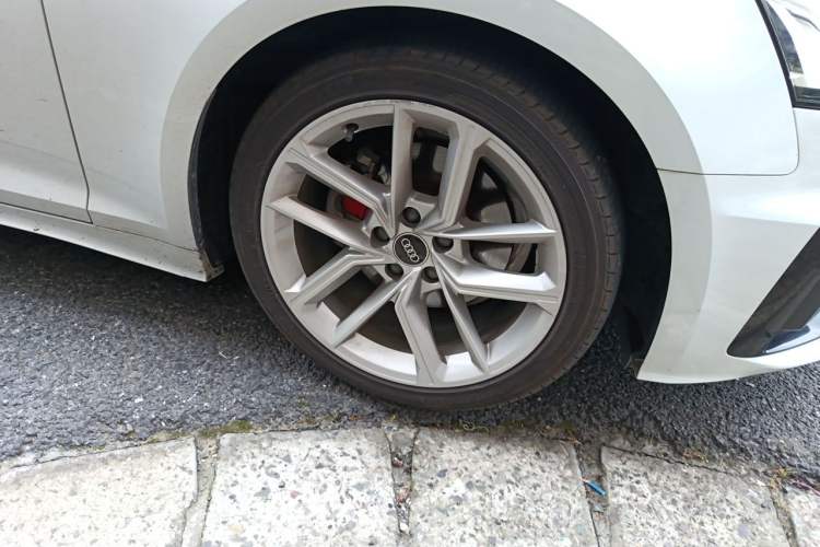 Used Audi A5 2021 Coupe 40 TFSI Fashionable and Dynamic Model Right Front Wheel Hub
