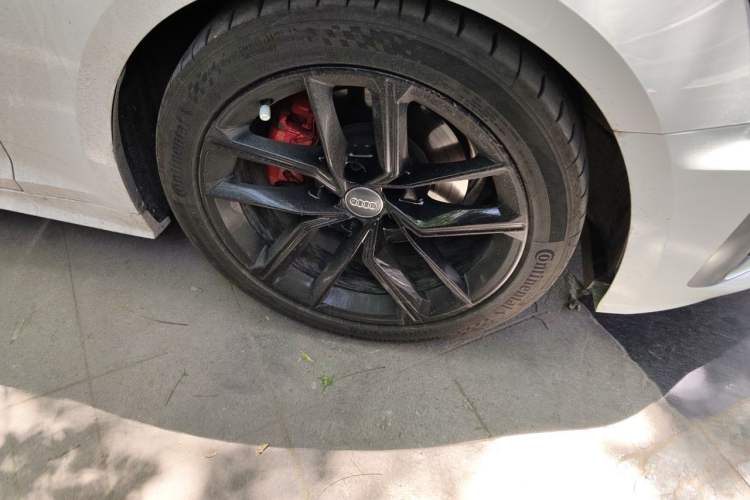 Used Audi A5 2021 Sportback 40 TFSI Stylish and Elegant Model Right Front Wheel Hub