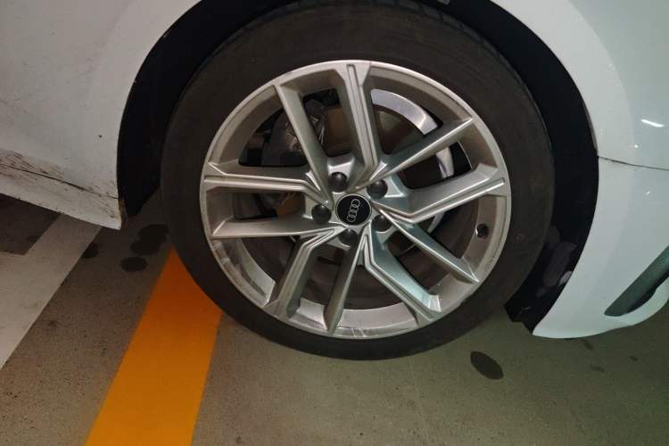 Used Audi A5 2021 Coupe 40 TFSI Fashionable and Dynamic Model Right Front Wheel Hub