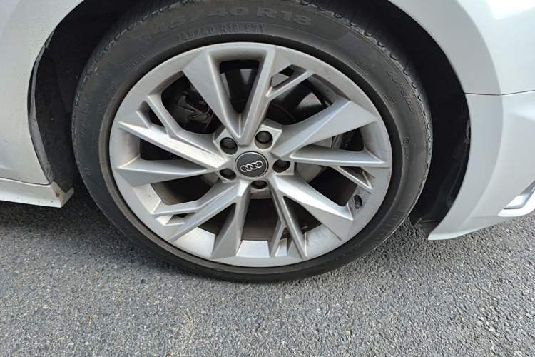 Used Audi A5 2021 Sportback 40 TFSI Stylish and Elegant Model Right Front Wheel Hub