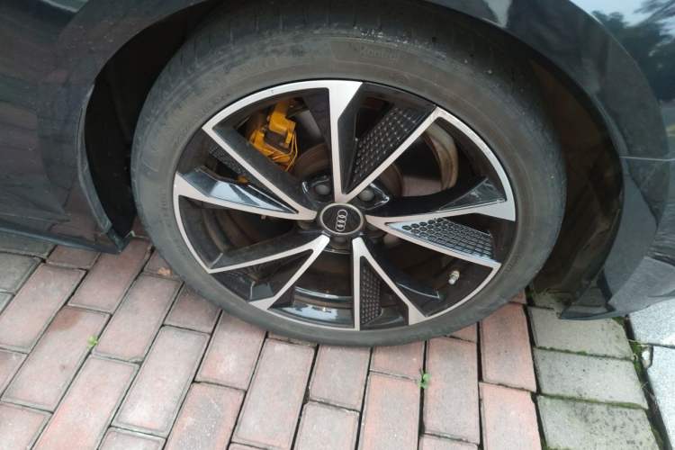 Used Audi A5 2021 Sportback 40 TFSI Fashionable and Dynamic Model Right Front Wheel Hub