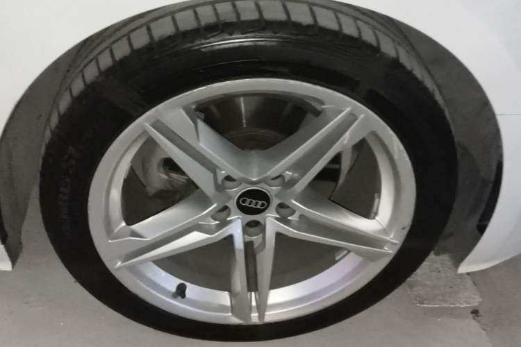Used Audi A5 2021 Sportback 40 TFSI Stylish and Elegant Model Right Front Wheel Hub