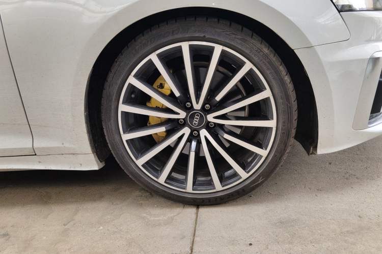 Used Audi A5 2021 Sportback 40 TFSI quattro Luxury Prestige Edition Right Front Wheel Hub