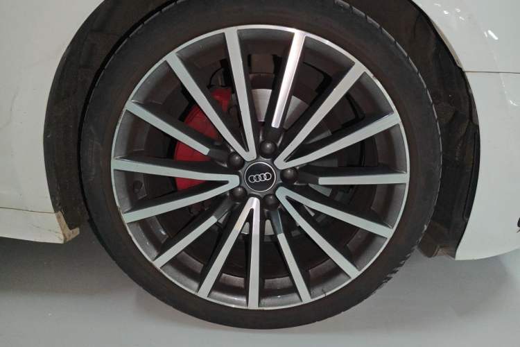 Used Audi A5 2021 Sportback 40 TFSI quattro Luxury Prestige Edition Right Front Wheel Hub
