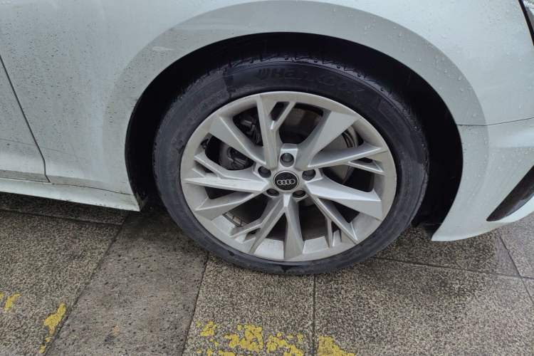 Used Audi A5 2021 Coupe 40 TFSI Fashionable and Dynamic Model Right Front Wheel Hub