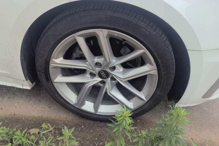 Used Audi A5 2021 Coupe 40 TFSI Fashionable and Dynamic Model Right Front Wheel Hub