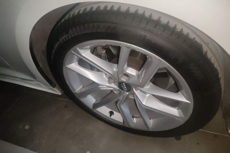 Used Audi A5 2021 Coupe 40 TFSI Fashionable and Dynamic Model Right Front Wheel Hub