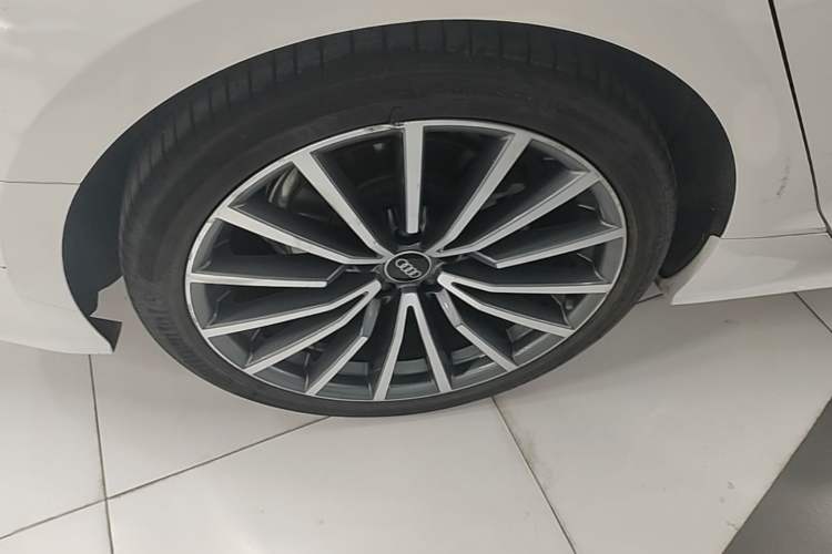 Used Audi A5 2021 Sportback 40 TFSI quattro Luxury Prestige Edition Right Rear Wheel Hub