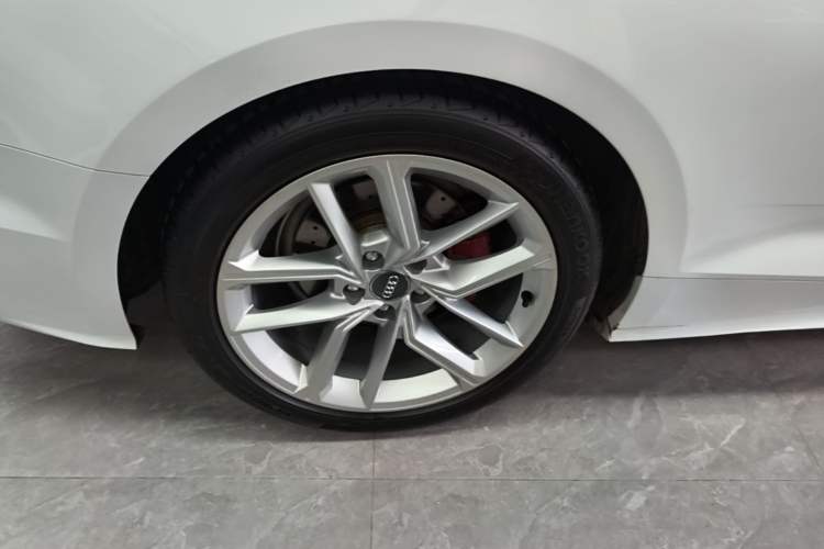 Used Audi A5 2021 Coupe 40 TFSI Fashionable and Dynamic Model Right Rear Wheel Hub