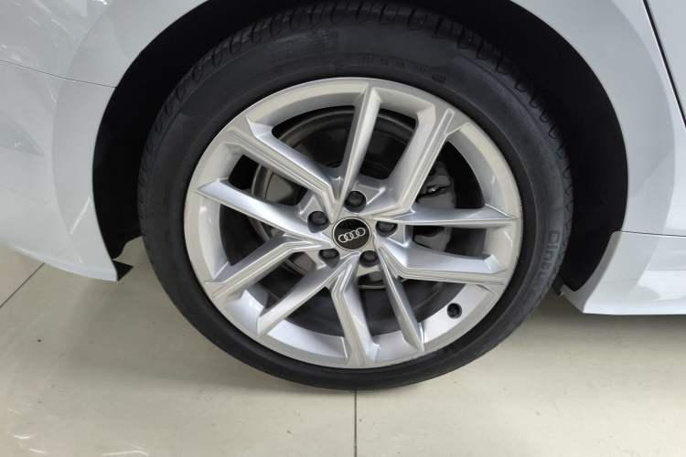 Used Audi A5 2021 Sportback 40 TFSI Fashionable and Dynamic Model Right Rear Wheel Hub