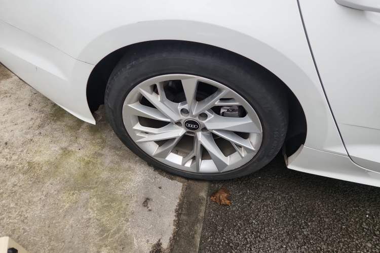 Used Audi A5 2021 Sportback 40 TFSI Stylish and Elegant Model Right Rear Wheel Hub