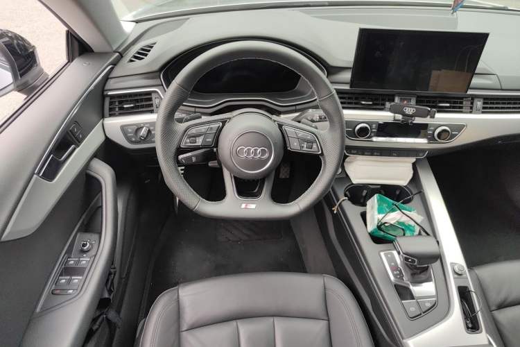 Used Audi A5 2021 Sportback 40 TFSI Stylish and Elegant Model Steering Wheel