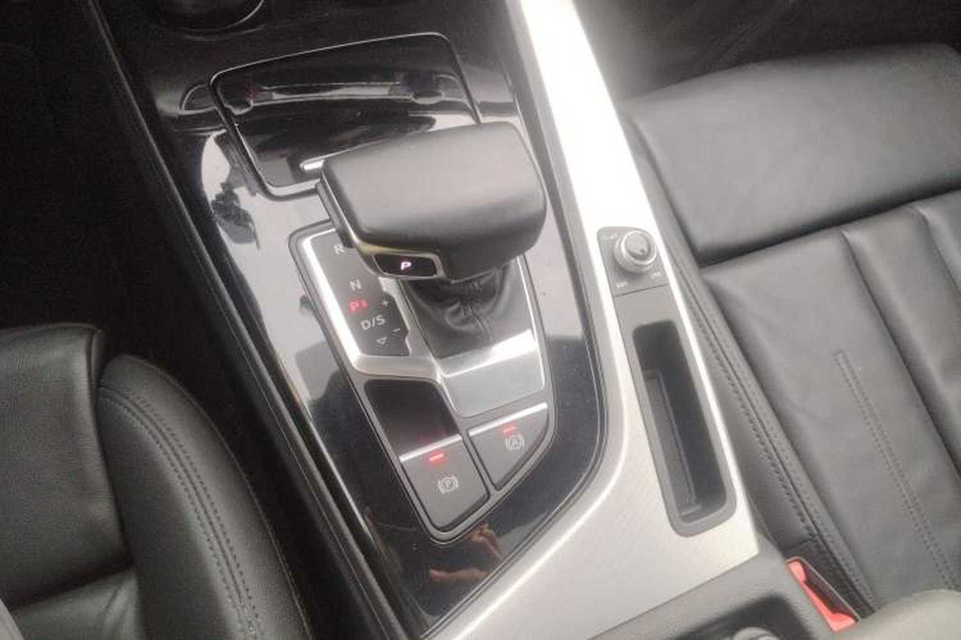 Used Audi A5 2022 Coupe 40 TFSI Fashion Dynamic Model Gear Lever
