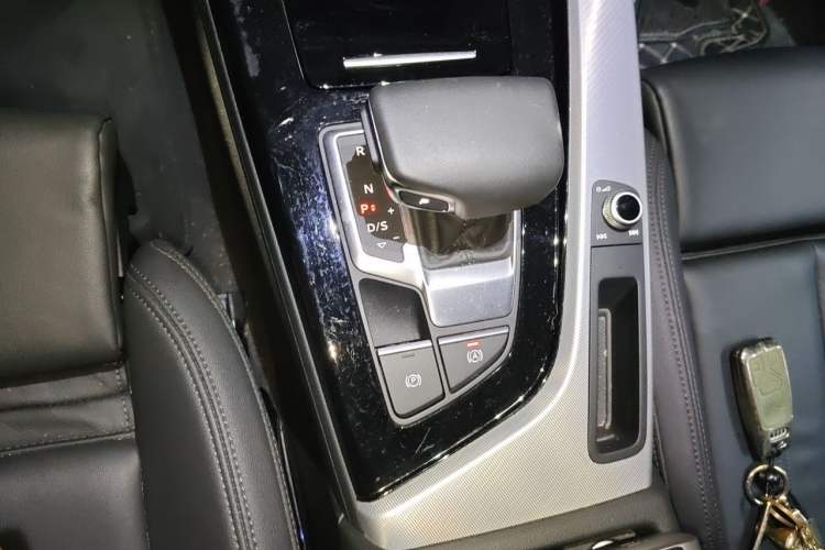 Used Audi A5 2022 Sportback 40 TFSI Fashionable and Dynamic Model Gear Lever