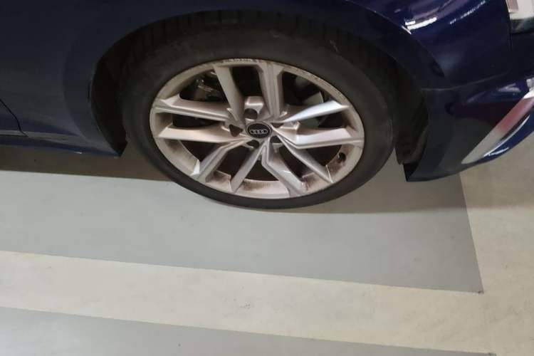 Used Audi A5 2022 Sportback 40 TFSI Fashionable and Dynamic Model Right Front Wheel Hub