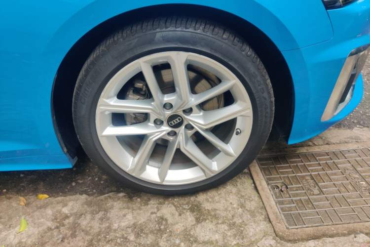 Used Audi A5 2022 Sportback 40 TFSI Fashionable and Dynamic Model Right Front Wheel Hub