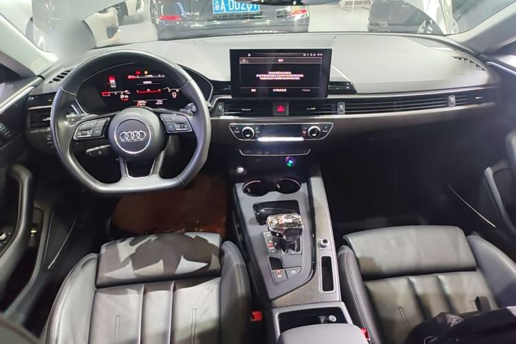 Used Audi A5 2022 Sportback 40 TFSI quattro Luxury Dynamic Model Center Console