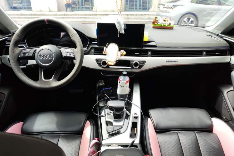 Used Audi A5 2022 Sportback 40 TFSI quattro Luxury Dynamic Model Center Console