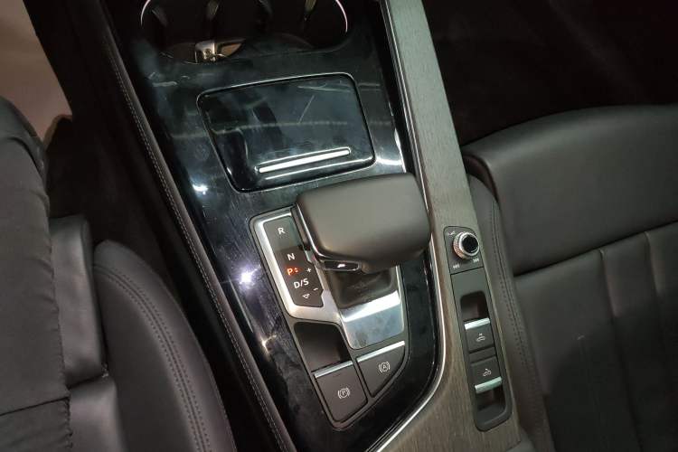 Used Audi A5 2022 Cabriolet 40 TFSI Fashion Dynamic Model Gear Lever