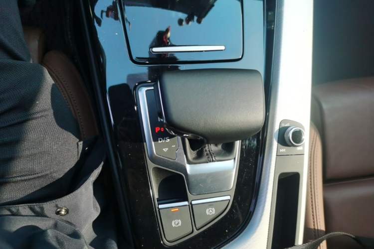 Used Audi A5 2022 Coupe 40 TFSI Fashion Dynamic Model Gear Lever