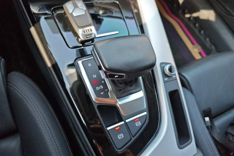 Used Audi A5 2022 Coupe 40 TFSI Fashion Dynamic Model Gear Lever