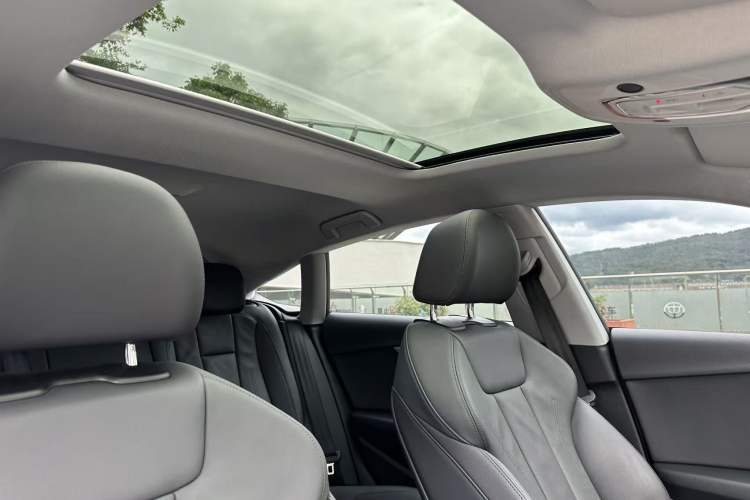 Used Audi A5 2022 Sportback 40 TFSI quattro Luxury Dynamic Model Headliner