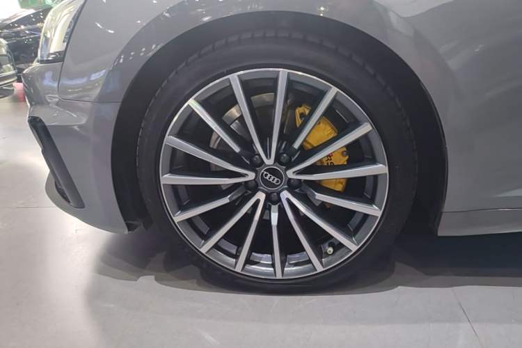 Used Audi A5 2022 Sportback 40 TFSI quattro Luxury Dynamic Model Left Front Wheel Hub