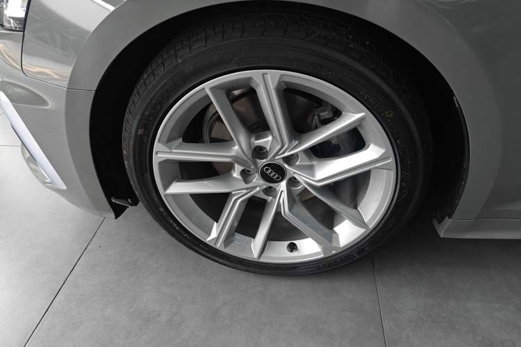 Used Audi A5 2022 Coupe 40 TFSI Fashion Dynamic Model Left Front Wheel Hub