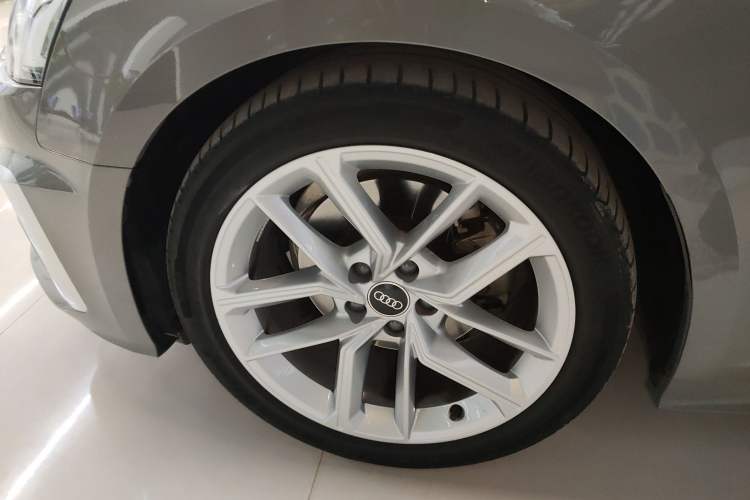 Used Audi A5 2022 Cabriolet 40 TFSI Fashion Dynamic Model Left Front Wheel Hub