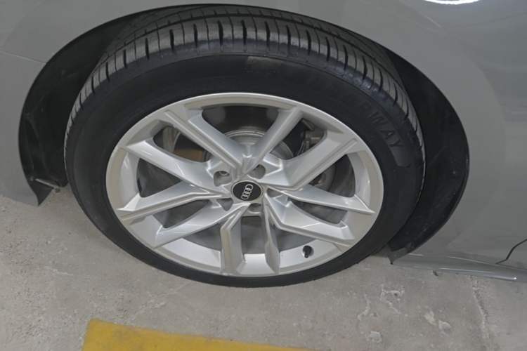 Used Audi A5 2022 Sportback 40 TFSI Fashionable and Dynamic Model Left Front Wheel Hub