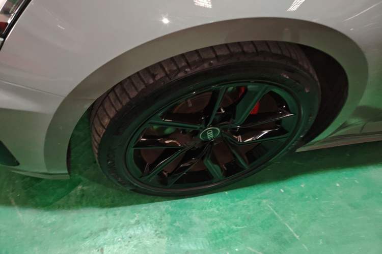 Used Audi A5 2022 Coupe 40 TFSI Fashion Dynamic Model Left Front Wheel Hub