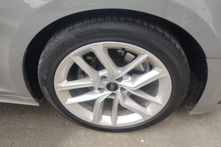 Used Audi A5 2022 Sportback 40 TFSI Fashionable and Dynamic Model Right Front Wheel Hub