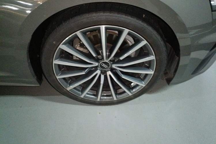 Used Audi A5 2022 Sportback 40 TFSI quattro Luxury Dynamic Model Right Front Wheel Hub
