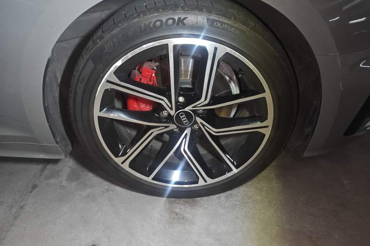 Used Audi A5 2022 Coupe 40 TFSI Fashion Dynamic Model Right Front Wheel Hub