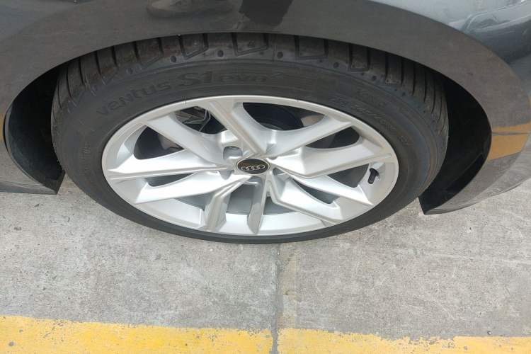 Used Audi A5 2022 Sportback 40 TFSI Fashionable and Dynamic Model Right Front Wheel Hub