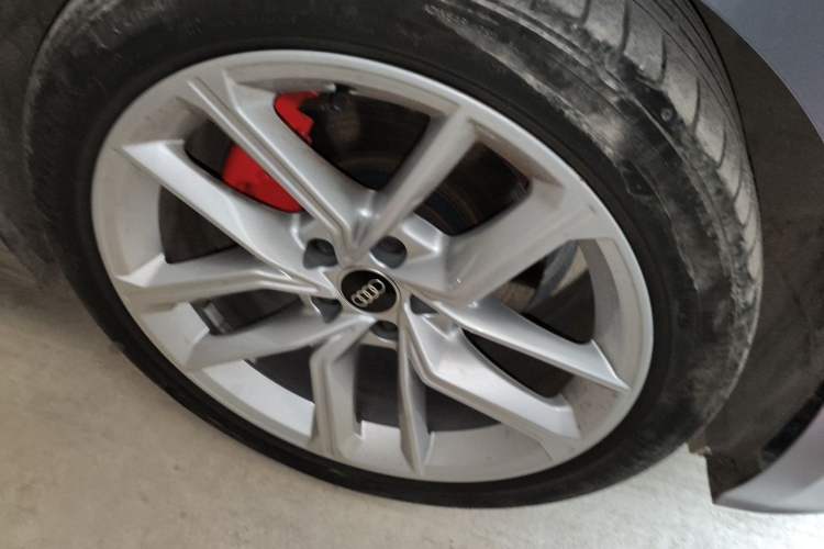 Used Audi A5 2022 Sportback 40 TFSI Fashionable and Dynamic Model Right Front Wheel Hub