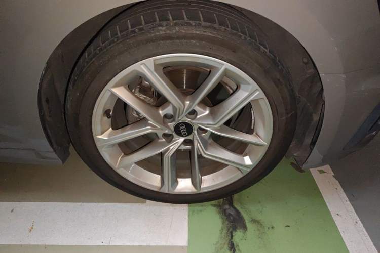 Used Audi A5 2022 Sportback 40 TFSI Stylish and Elegant Model Right Front Wheel Hub
