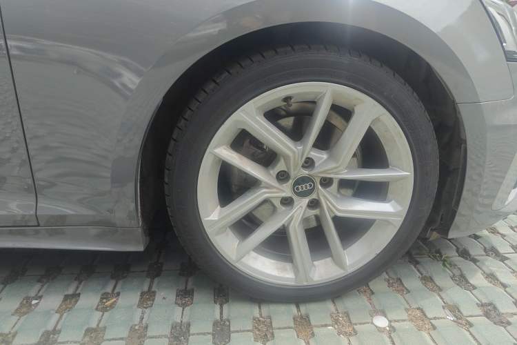 Used Audi A5 2022 Sportback 40 TFSI Fashionable and Dynamic Model Right Front Wheel Hub