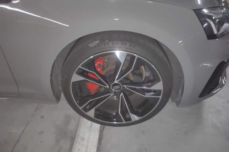Used Audi A5 2022 Coupe 40 TFSI Fashion Dynamic Model Right Front Wheel Hub