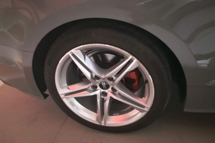 Used Audi A5 2022 Coupe 40 TFSI Fashion Dynamic Model Right Rear Wheel Hub