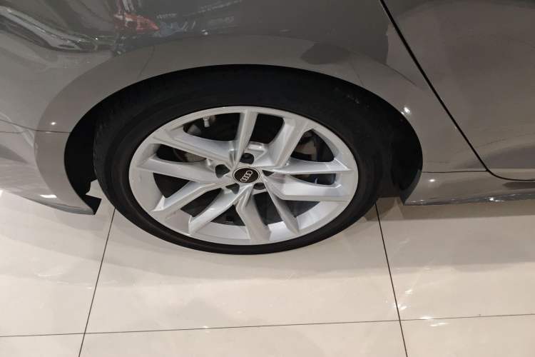 Used Audi A5 2022 Sportback 40 TFSI Fashionable and Dynamic Model Right Rear Wheel Hub