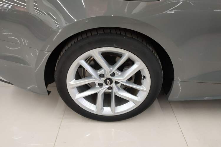 Used Audi A5 2022 Cabriolet 40 TFSI Fashion Dynamic Model Right Rear Wheel Hub