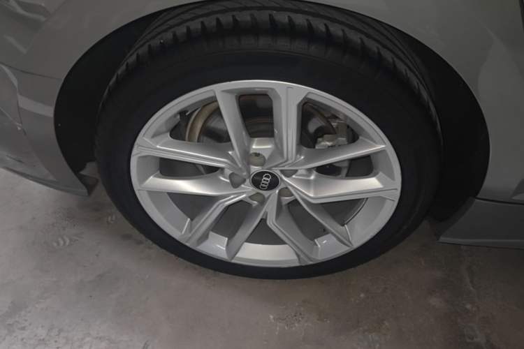 Used Audi A5 2022 Sportback 40 TFSI Fashionable and Dynamic Model Right Rear Wheel Hub
