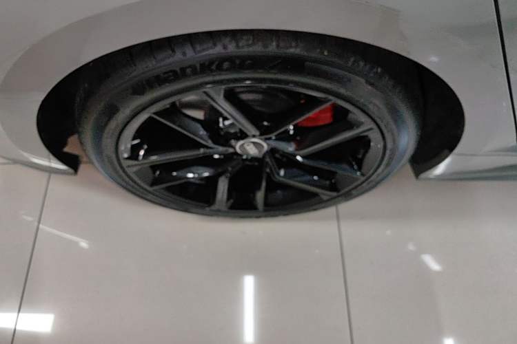 Used Audi A5 2022 Sportback 40 TFSI Stylish and Elegant Model Right Rear Wheel Hub