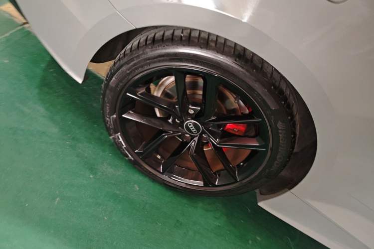 Used Audi A5 2022 Coupe 40 TFSI Fashion Dynamic Model Right Rear Wheel Hub